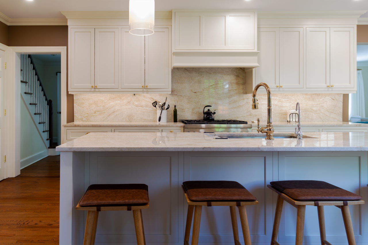 Warm & Classic Kitchen | Garden City